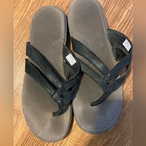 Columbia black leather flip flops sz 10